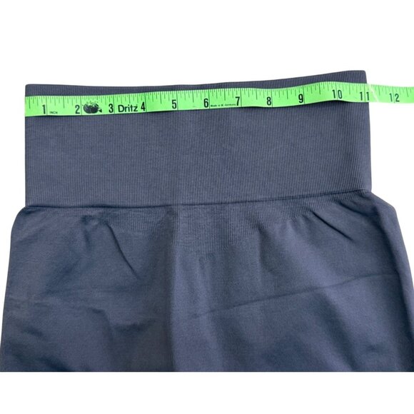 High-Waisted Seamless Compression Shorts For Women - Small - Picture 4 of 7